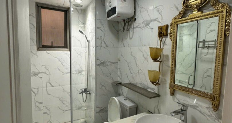 wc can ho ban 5 810x430 - Bán căn hộ chung cư Hưng Phúc, tầng trung, 97m2, giá 7.1 tỷ, nội thất căn hộ đầy đủ, xem nhà dễ.