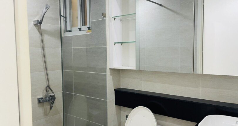 wc can ho cho thue 1 810x430 - Cho thuê căn hộ chung cư Scenic Valley 1, 02pn, giá 18tr/tháng, nội thất đầy đủ, xem nhà dễ.