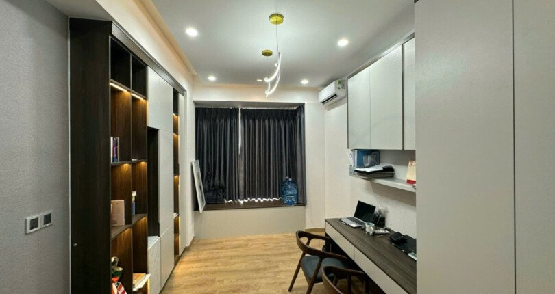 z6282151823652 12bc7bcbeb770dd1328fdf77a407f3ba 810x430 - Cần bán Midtown Block M8 Tầng 5 dt 124m 3 phòng giá 14 tỷ