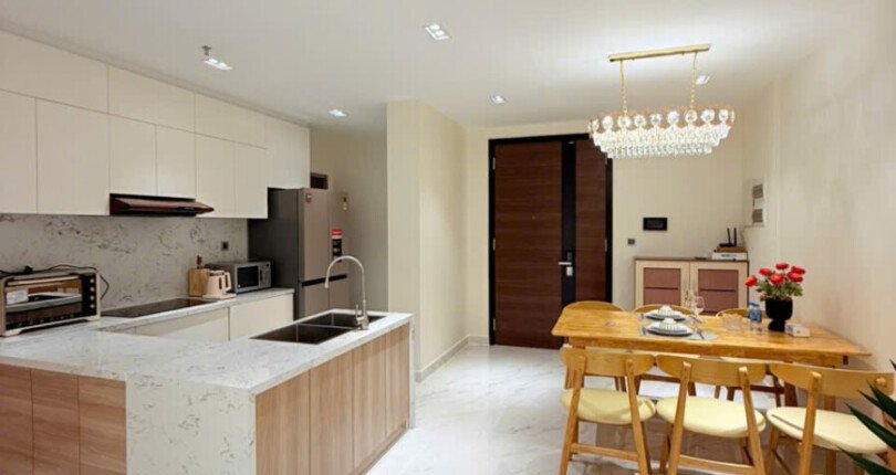 z6298690300490 78dddf6c7302699868887b7ba524e521 810x430 - Cho thuê Midtown M6 Block D Tầng 16 dt 130m 3 phòng giá 2200 usd/tháng