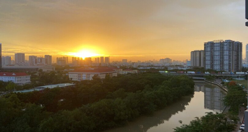 z6303472071312 38ac8f43e8a47f89fd092ab2aa22993a 810x430 - Cho thuê Riviera Point Block T3 Tầng 7 148m 3 phòng giá 31,5 triệu