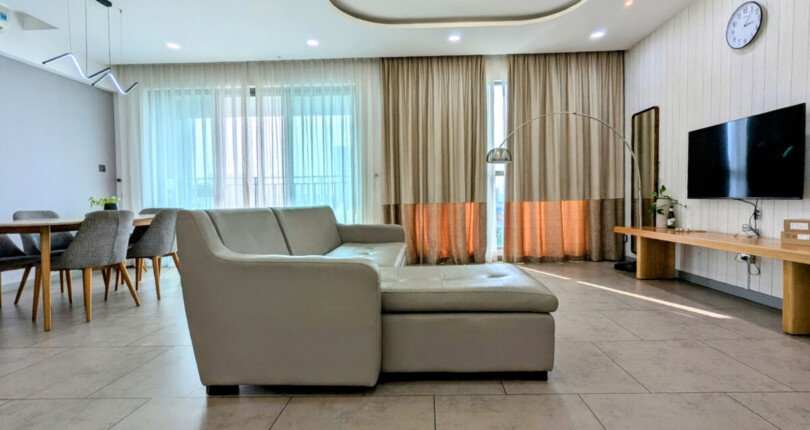 z6303472216864 c198d5006f5eeb09447705c67e5b1987 810x430 - Cho thuê Riviera Point Block T3 Tầng 7 148m 3 phòng giá 31,5 triệu