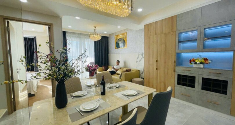 z6303599929788 dd18bdc702ecc97af415288148f6bc34 810x430 - Cho thuê Midtown M8 Block I Tầng 22 dt 82m 2 phòng full đồ giá 1400usd