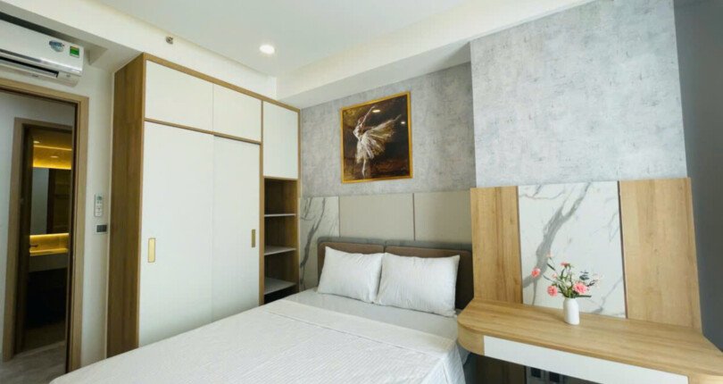 z6303599996171 e464ea8e9c7fec2a9b82f58848d0afe8 810x430 - Cho thuê Midtown M8 Block I Tầng 22 dt 82m 2 phòng full đồ giá 1400usd