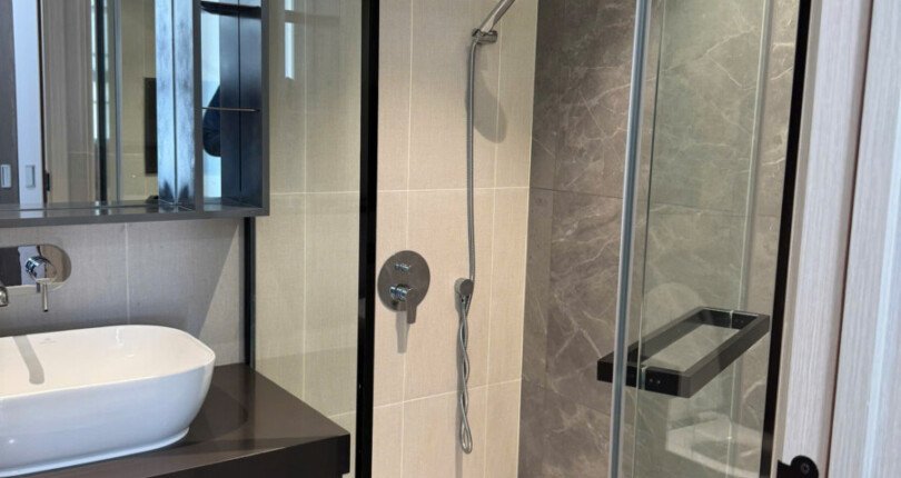 z6309565940698 879340e32eba1e420309284df561f375 810x430 - Cho thuê căn hộ Cardinal Court Block A Tầng 10 dt 76m 2 phòng giá 28 triệu