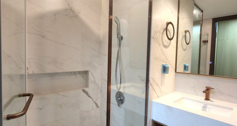 z6316547226972 ca7b3b6639e3ab080ab28a740f55dd09 810x430 - Cho thuê Midtown M8 Tầng 17 dt 130m 3 phòng full đồ giá 51 triệu/tháng
