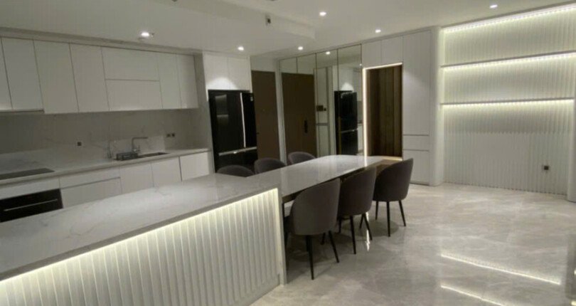 z6317282385611 0f147d7d5f2b5d3235343d3733650eb8 810x430 - Cho thuê Midtown M8 Block C Tầng 27 dt 130m 3 phòng full đồ giá 2800usd/tháng