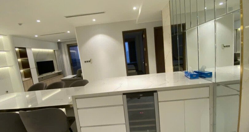 z6317282399968 96575712376f8e18293e061ccbacfe3a 810x430 - Cho thuê Midtown M8 Block C Tầng 27 dt 130m 3 phòng full đồ giá 2800usd/tháng