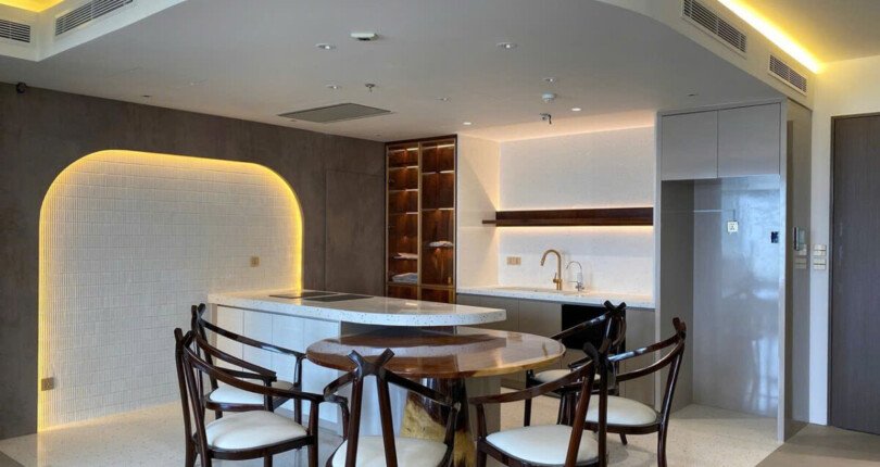 z6317291682254 04113cd12202e3896a87b13c1012a975 810x430 - Bán Midtown M8 Block D Tầng 15 dt 131m 3 phòng đồ cao cấp giá 18 tỷ