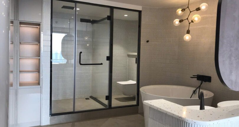 z6317291701308 61ce94544887d8986f40c1965703f7ef 810x430 - Bán Midtown M8 Block D Tầng 15 dt 131m 3 phòng đồ cao cấp giá 18 tỷ