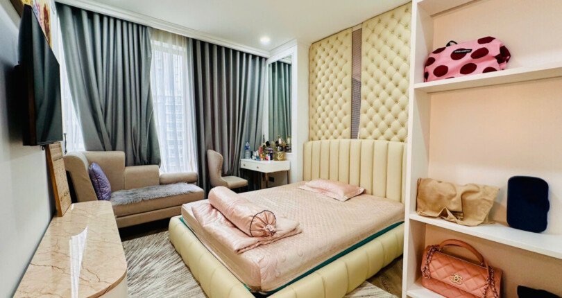 z6346995464185 4887a29f00b1aa21bf2b8fa65f1db458 810x430 - Bán Midtown M8 Block D Tầng 7 dt 80m 2 phòng giá 8,2 tỷ