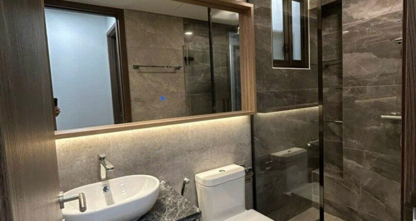 z6356577839939 8dee0f4b1d6435fc7e528d9007ba8aeb 810x430 - Bán Midtown M8 Block C Tầng 20 dt 80m 2 phòng bán 7,960 tỷ có HĐT 1300usd