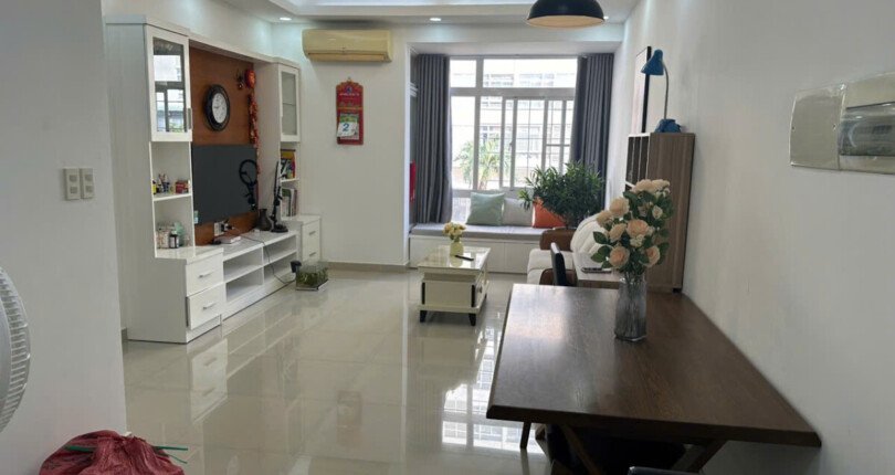 z6359651089543 fdadeca766f8a250cc8c1b80f2ea48f4 810x430 - Bán căn hộ Sky Garden 3. DT 70m2 Nhà đẹp- View công viên- 2 Phòng-2wc- Nội thất đầy đủ- Giá 4.650 Tỷ