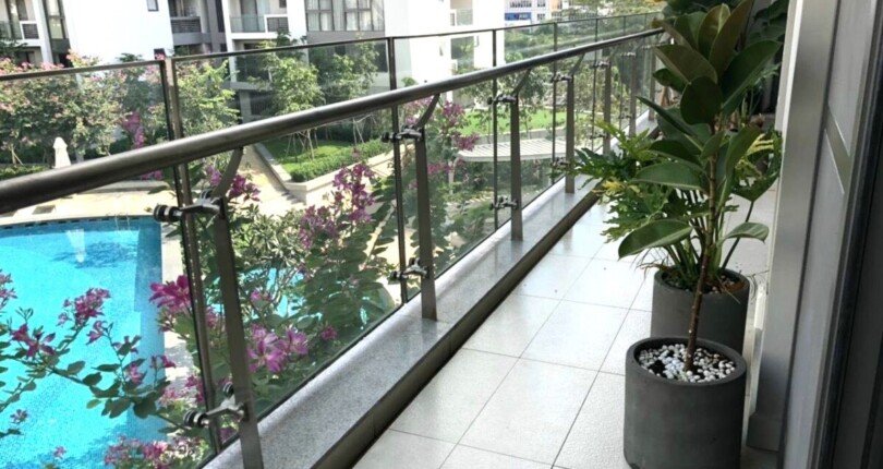 ban cong can ho ban 1 810x430 - Chủ nhà gửi bán gấp căn hộ Riverpark Premier, căn góc, view Đông Nam trực diện hồ bơi, giá 14 tỷ