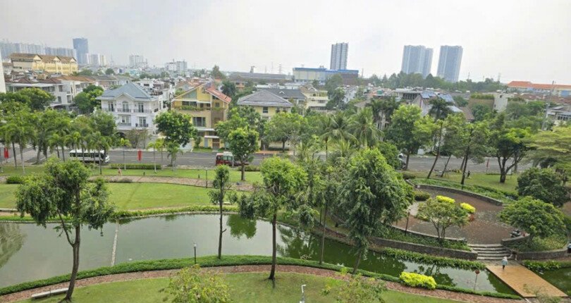 ban cong can ho ban lien ke cong vien nam vien 810x430 - Giá mua bán căn hộ 3pn view công viên Nam Viên chung cư Nam Phúc Le Jardin Quận 7 T3/2025