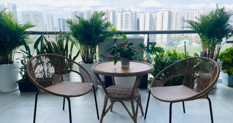 ban cong phong khach 810x430 - Giá mua bán căn hộ 2pn chung cư Mỹ Phát Quận 7 T3/2025