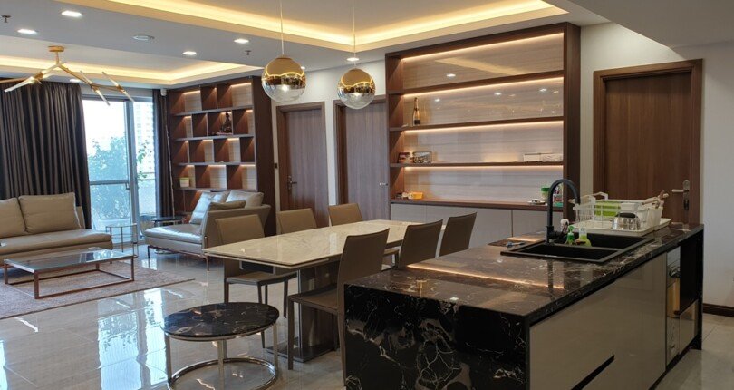 bep can ho can cho thue gap 810x430 - Cho thuê căn hộ 133m2, chung cư Scenic Valley 1, giá 1.800$/tháng, nội thất cao cấp, xem nhà dễ.