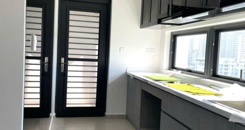 bep trong can ho ban 2 810x430 - Giá mua bán căn hộ 2 phòng ngủ Block B chung cư Hưng Phúc Premier Quận 7 T3/2025