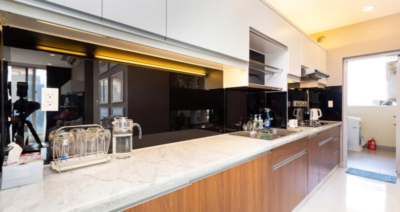 bep trong can ho ban 810x430 - Giá mua bán căn hộ 3pn block C chung cư Star Hill Quận 7 T3/2025