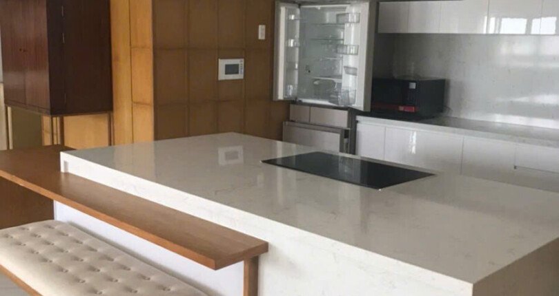 can canh bep co quay bar 810x430 - Giá mua bán căn hộ 3pn 135m2 Block N số 02 chung cư Happy Valley Quận 7 T3/2025