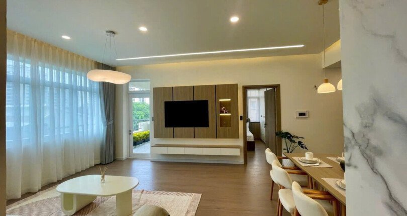 can canh phong khach can ho ban 1 810x430 - Giá mua bán căn hộ 3 phòng ngủ chung cư Cảnh Viên 3 Quận 7 T3/2025
