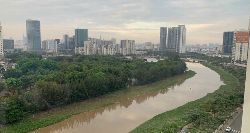 can ho ban lien ke song 810x430 - Giá mua bán căn hộ 3pn chung cư Midtown The Grande M5 Quận 7 T3/2025