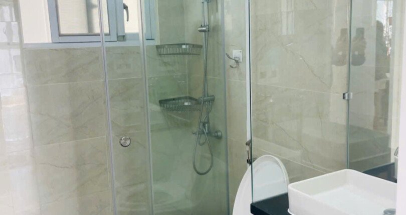 can ho co 2 toilet day du thiet bi cao cap 810x430 - Giá mua bán căn hộ 135m2 Block I khu R18 chung cư Happy Valley Quận 7 T3/2025