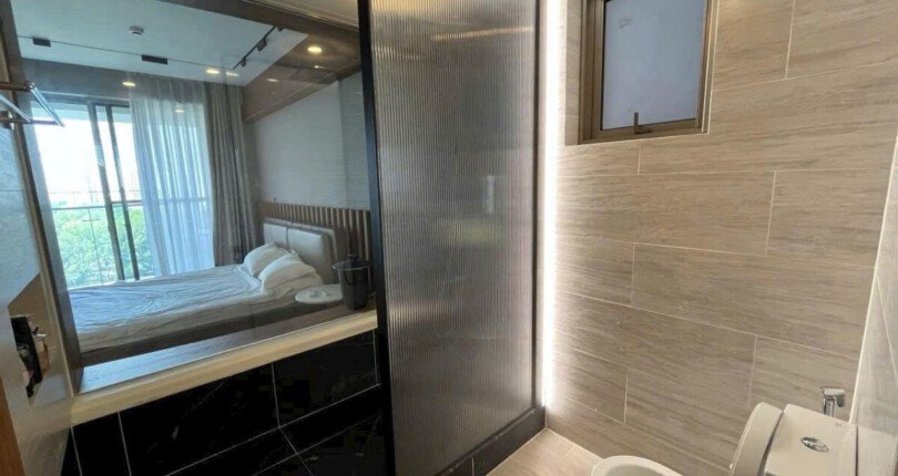 can ho co 2 toilet hoan thien nhu hinh 1 810x430 - Giá mua bán căn hộ 3pn view sông chung cư Midtown M7 Quận 7 T3/2025