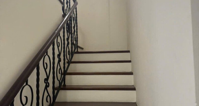 cau thang bo len lau 1 810x430 - Giá mua bán nhà Biệt thự nguyên căn Nội Khu Phú Gia Quận 7 T3/2025