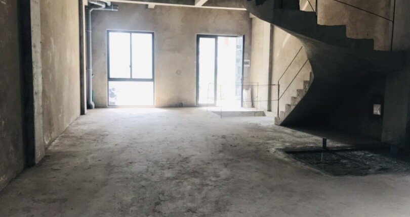 hien trang nha ban gia tho ben trong 810x430 - Giá mua bán nhà phố nguyên căn Kdc Amelie Villa Nhà Bè T3/2025