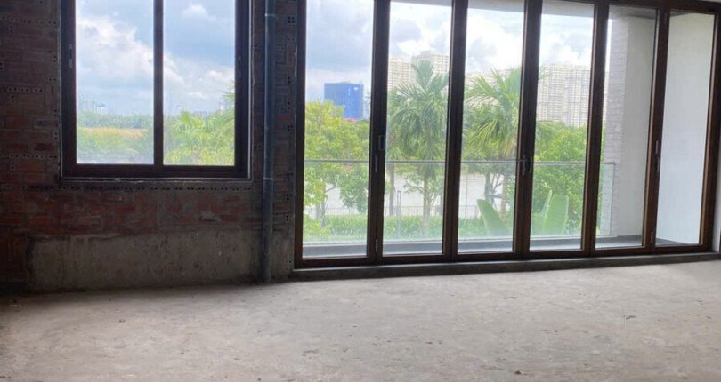 hien trang nha ban giao tho 810x430 - Giá mua bán nhà Biệt thự nguyên căn trực diện sông kdc Lavila De Rio Nhà Bè T3/2025