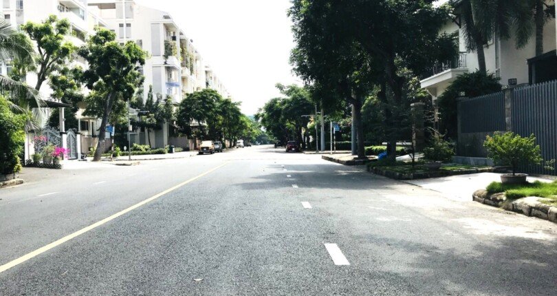 hinh anh duong ly long tuong quan 7 810x430 - Giá mua bán nhà Biệt thự nguyên căn đường Lý Long Tường khu Mỹ Tú 2 Quận 7 T3/2025