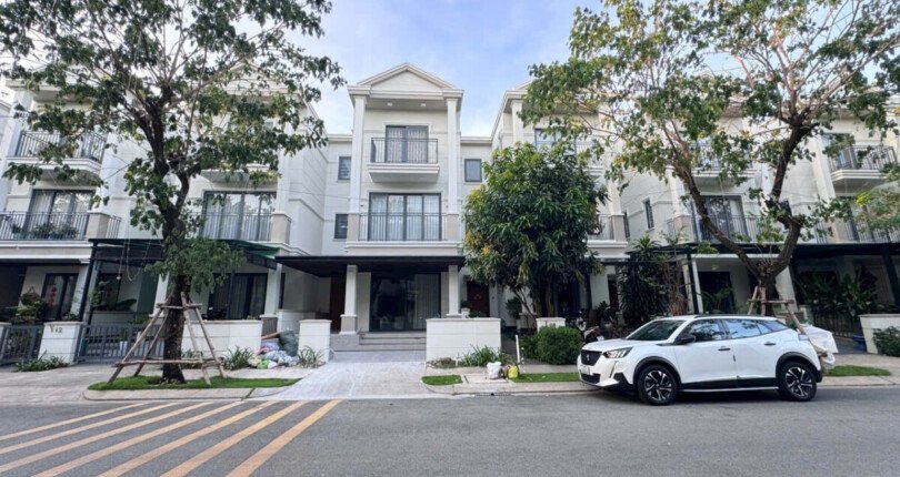 hinh anh mua ban nha biet thu nguyen can kdc nine south nha be t3 2025 810x430 - Giá mua bán nhà Biệt thự nguyên căn kdc Nine South Nhà Bè T3/2025