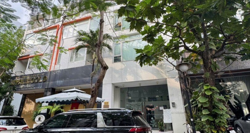 hinh anh mua ban toa nha nguyen can noi khu hung gia 1 quan 7 t3 2025 810x430 - Giá mua bán tòa nhà nguyên căn có thang máy đường Nội khu Hưng Gia 1 Quận 7 t3/2025