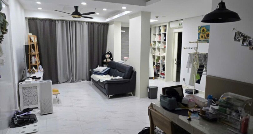 hinh anh phong khach can ho ban 810x430 - Bán căn hộ chung cư Scenic Valley 1, 107m2, giá 7.8 tỷ, nội thất dính tường, nhà đang có hợp đồng thuê.