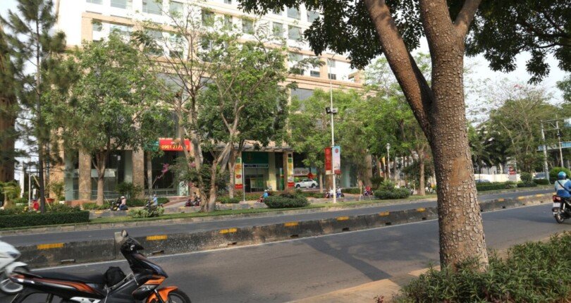hinh anh toa nha golden king mat duong nguyen luong bang quan 7 810x430 - Giá cho thuê văn phòng Officetel tòa nhà Golden King Quận 7 T4/2025
