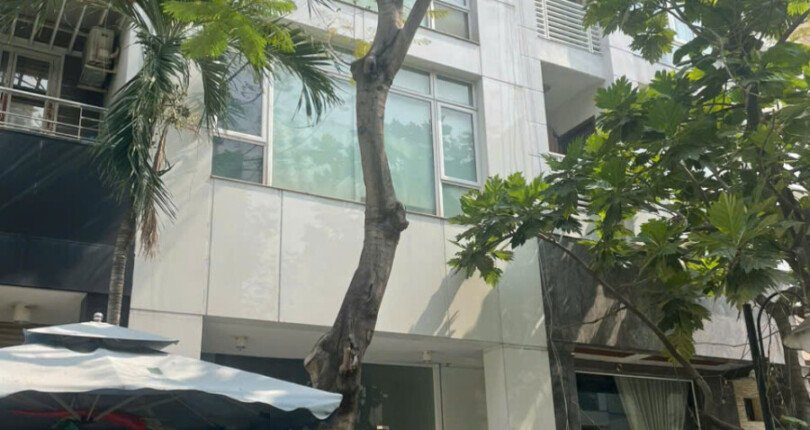 hinh anh toa nha nguyen can chao ban tai hung gia 1 810x430 - Giá mua bán nhà nguyên căn có thang máy khu Hưng Gia 1 Quận 7 T3/2025