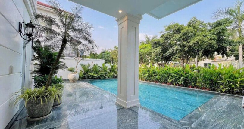 ho boi san vuon nha biet thu ban 810x430 - Giá mua bán nhà Biệt thự nguyên căn có hồ bơi Khu đô thị Saroma Villas T3/2025