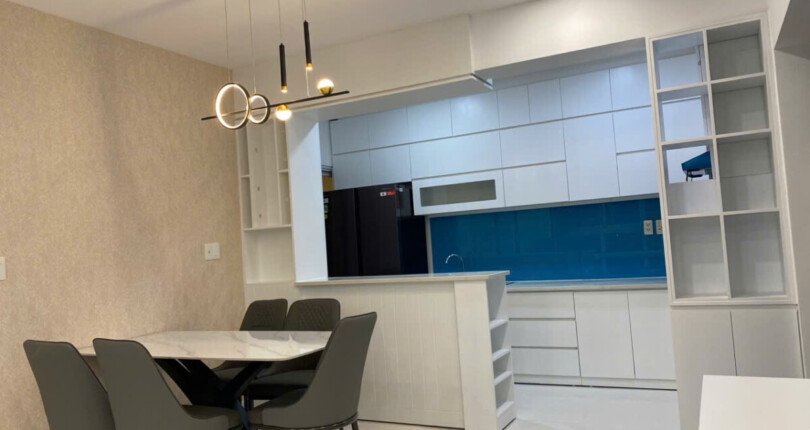 khong gian bep va phong an rong rai 810x430 - Giá cho thuê căn hộ 3 phòng ngủ Block N số 01 chung cư Happy Valley Quận 7 T3/2025