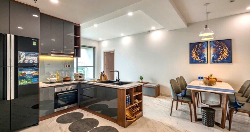 khong gian bep va phong an sang trong 810x430 - Bán gấp căn hộ 3 phòng ngủ Midtown Phú Mỹ Hưng Block A 135m2, căn góc, giá 12,5 tỷ