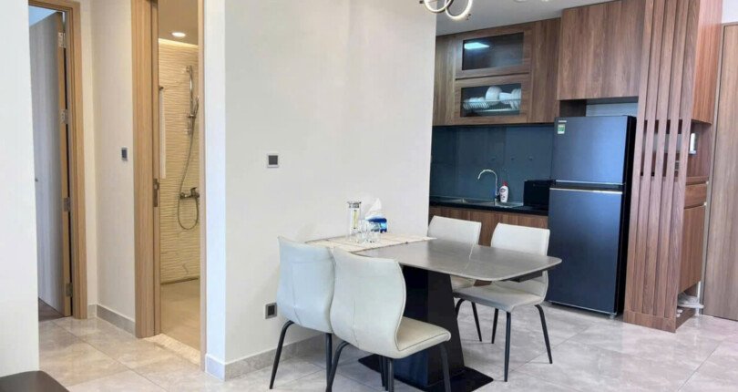 khong gian phong an va bep rong rai 810x430 - Giá mua bán căn hộ 2pn Block G chung cư The Peak Quận 7 T3/2025