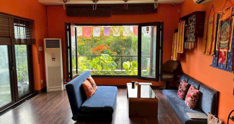 khong gian phong khach am cung 810x430 - Giá mua bán nhà biệt thự đơn lập nguyên căn 4pn Khu Nam Thông 1 Quận 7 T3/2025