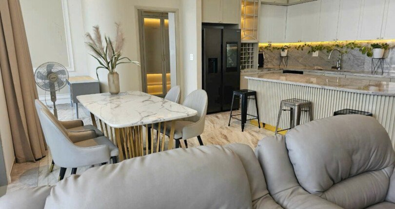 khong gian phong khach can ho ban 1 810x430 - Giá mua bán căn hộ Penthouse 3pn chung cư An Gia Riverside Quận 7 T3/2025