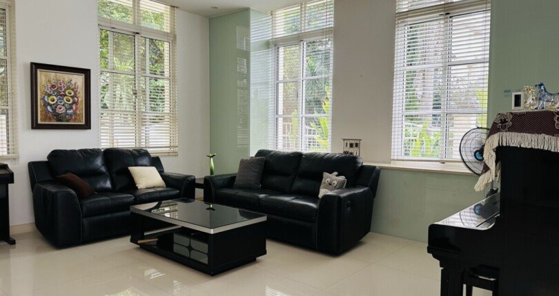 khong gian phong khach nha biet thu ban 1 810x430 - Giá mua bán nhà Biệt thự nguyên căn Khu Mỹ Văn 2 Phú Mỹ Hưng Quận 7 t3/2025