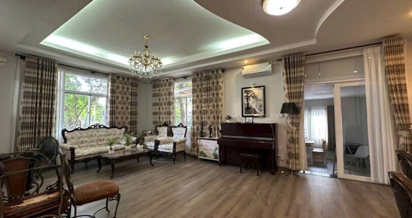 khong gian phong khach nha biet thu ban 810x430 - Giá mua bán nhà Biệt thự nguyên căn đường Nội khu Mỹ Gia Phú Mỹ Hưng Quận 7 T3/2025