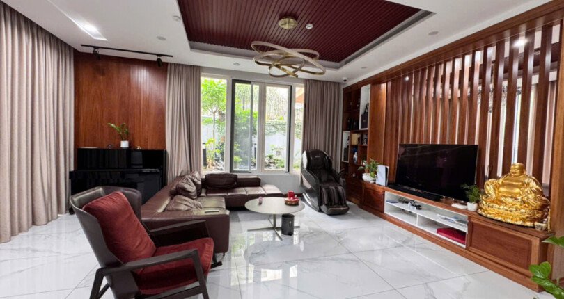 khong gian phong khach sang trong 810x430 - Giá mua bán nhà Biệt thự nguyên căn 5pn kdc Saroma Villa Thủ Thiêm Quận 2 T3/2025