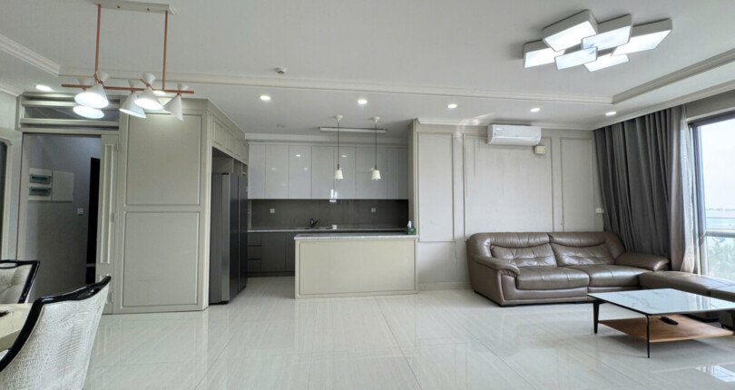 khong gian phong khach va bep 810x430 - Bán gấp căn hộ hàng hiếm block B căn 05, diện tích 135m2, căn góc view sông và trường SSIS