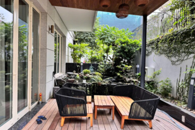 khong gian thu gian san vuong 385x258 - Giá mua bán nhà Biệt thự nguyên căn 5pn kdc Saroma Villa Thủ Thiêm Quận 2 T3/2025