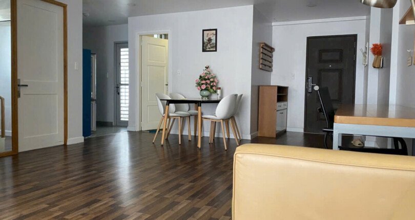 khu vuc phong khach can ho ban 1 810x430 - Bán căn hộ chung cư Scenic Valley 1, 77m2, căn góc , tầng cao, giá 6.2 tỷ, nhà đang trống, xem nhà dễ.