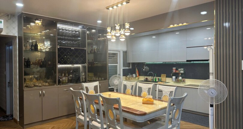 phong an can ho ban 810x430 - Bán căn hộ chung cư Happy Valley, 135m2, 04pn, giá 9.6 tỷ, nhà đẹp, nội thất mới hoàn toàn.